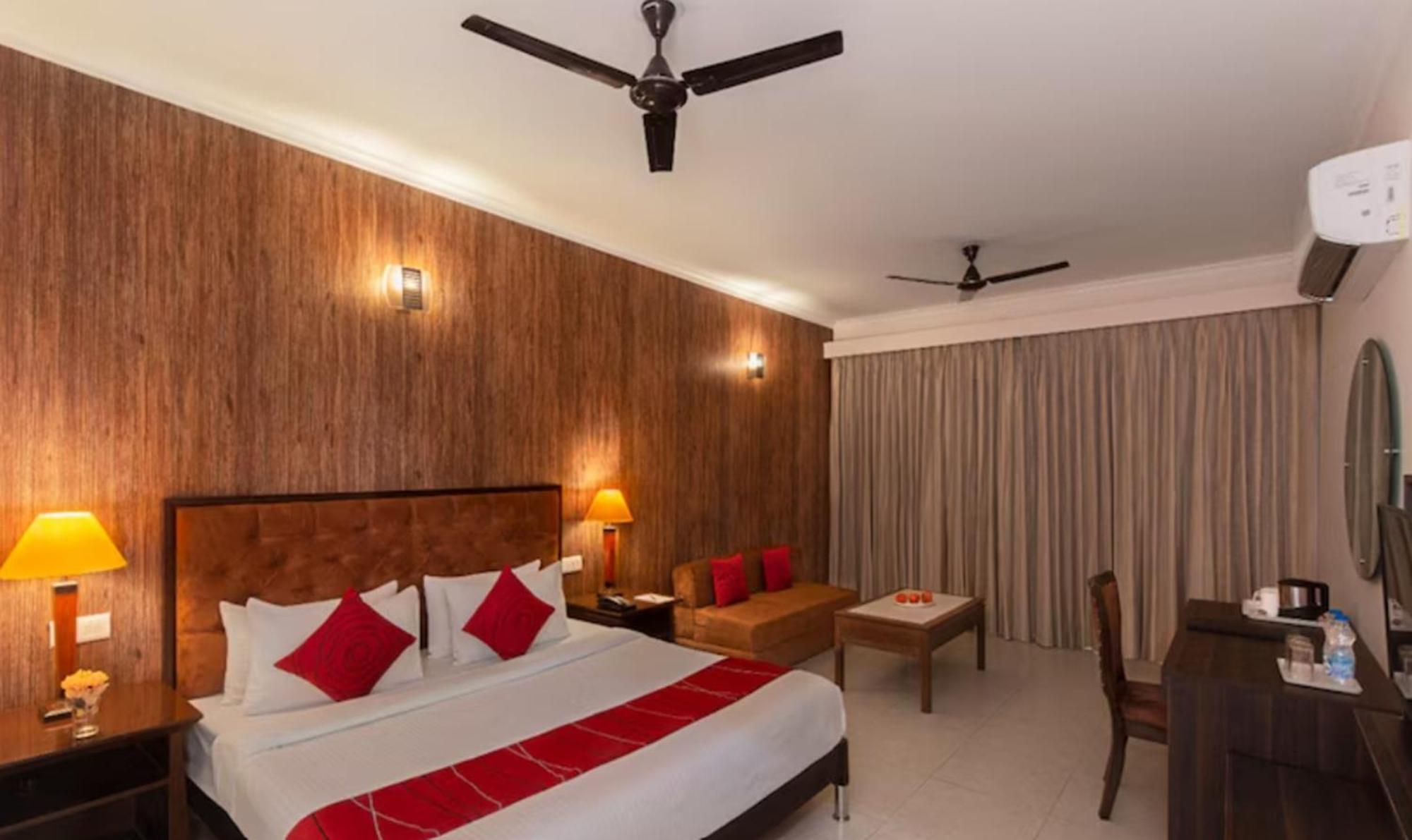Deluxe Room with King & Twin Bed with 10% off on F&B and Laundry.