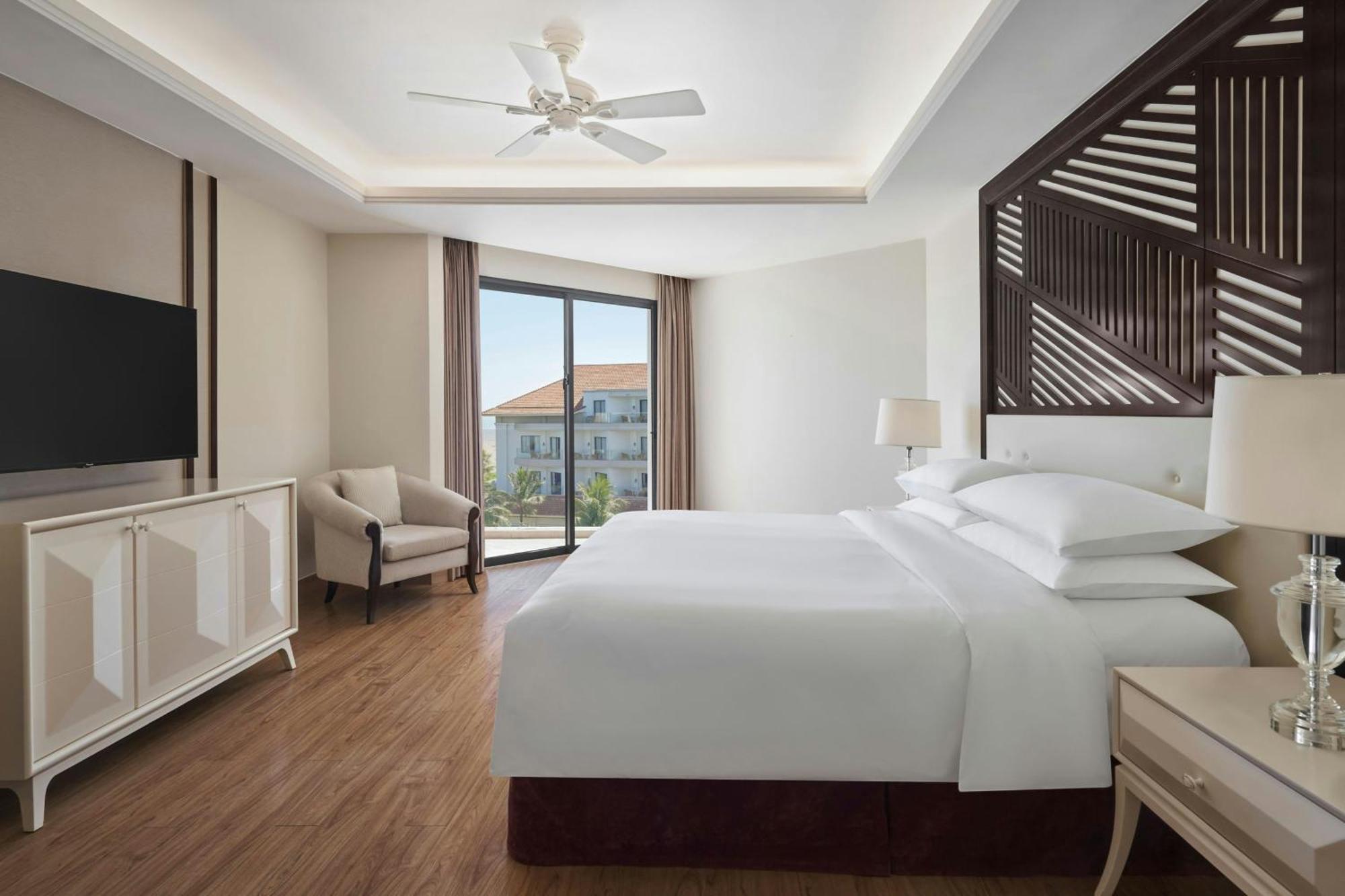 Deluxe King Room Ocean View Balcony