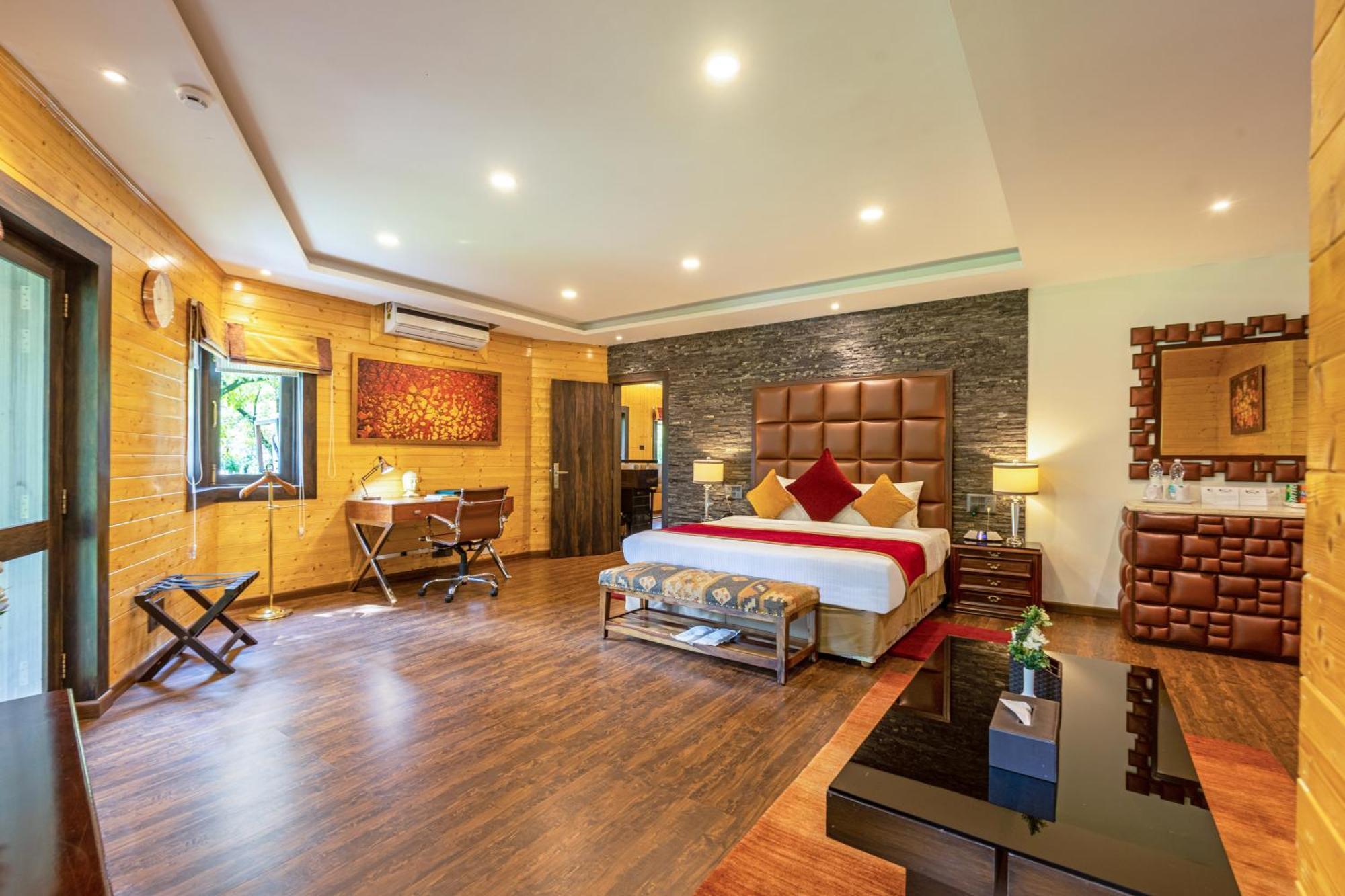Two-Bedroom SuiteTwo Bedroom Regal Suite with Jacuzzi - Garden View