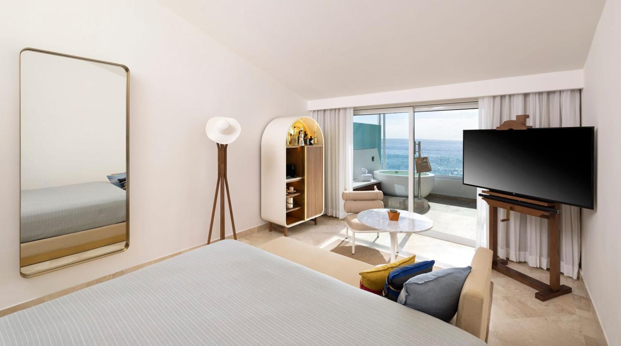 Extra ME Junior Suite Beach Front Hot Tub