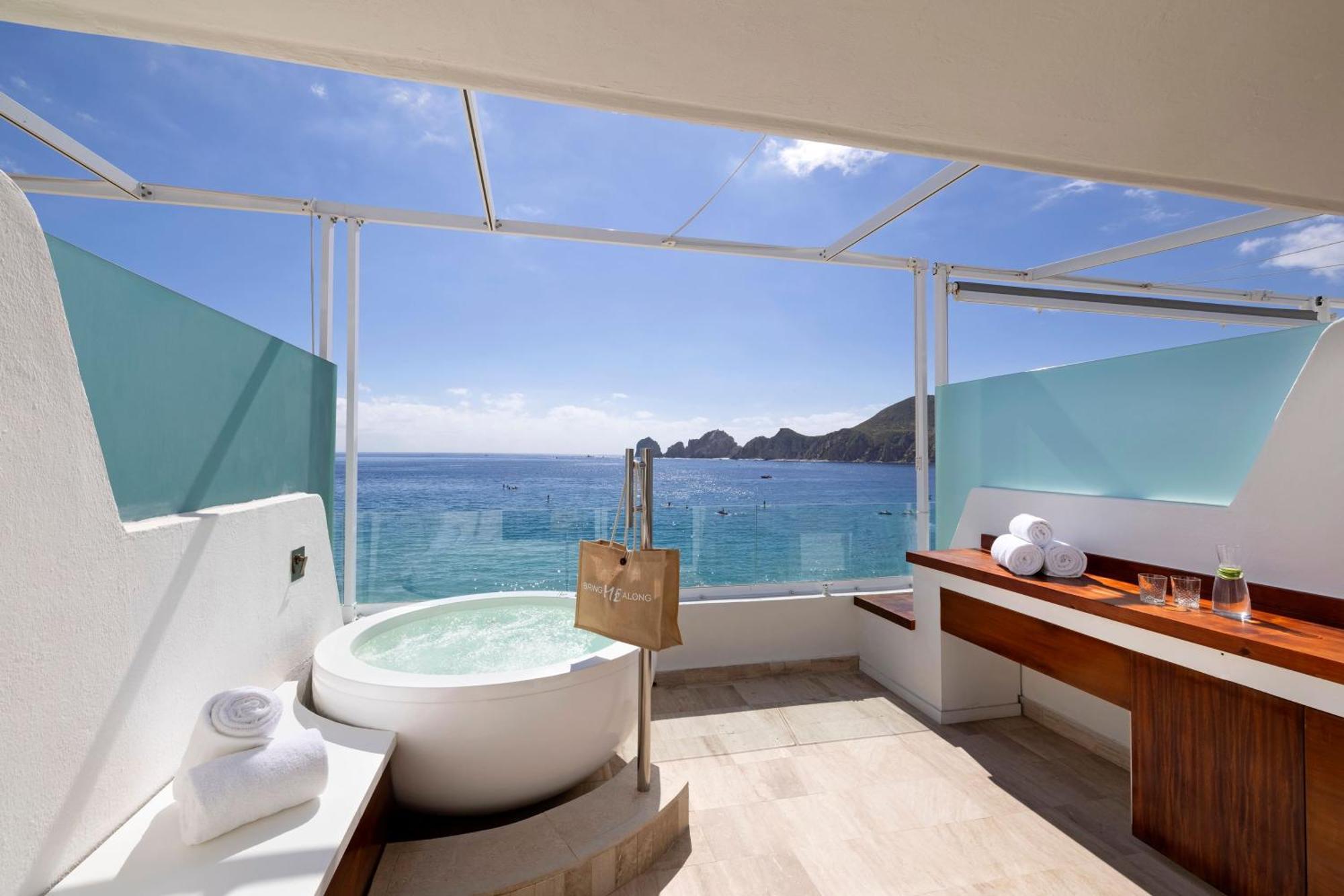 Extra ME Junior Suite Beach Front Hot Tub