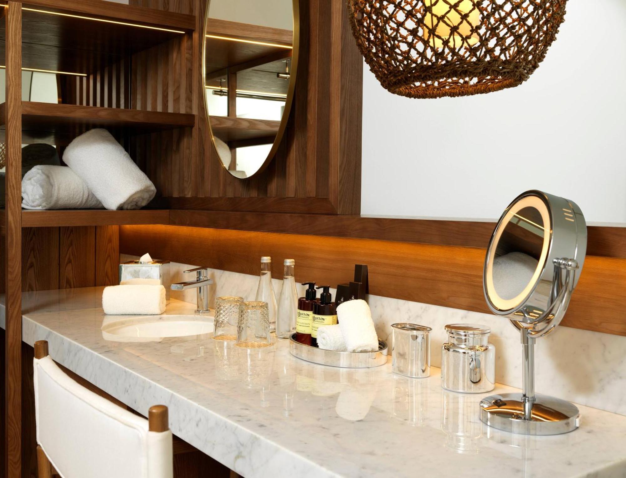 Extra ME Junior Suite Beach Front Hot Tub