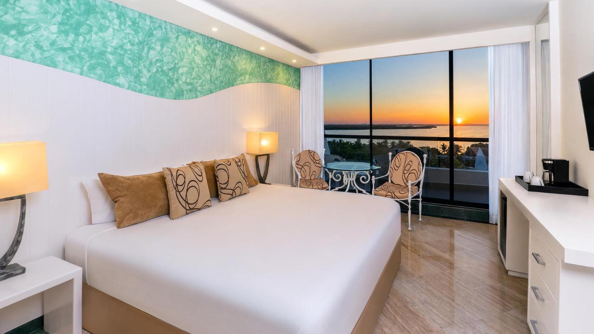 Grand Sunset view Room