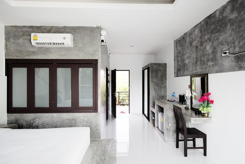 Superior Double Room with Pool View