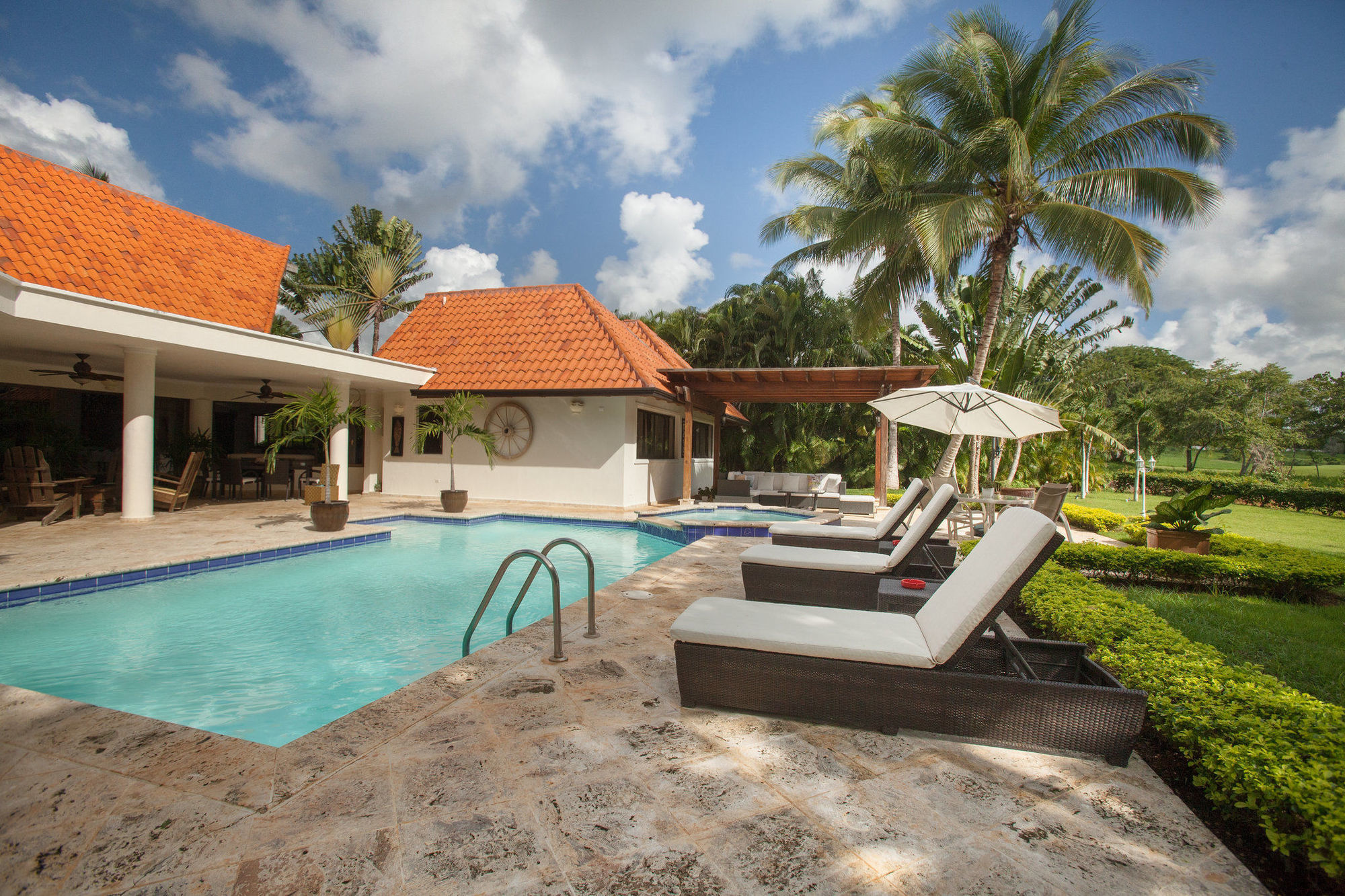 Classic Villa mit 4 Schlafzimmern - inklusive Golfcart
