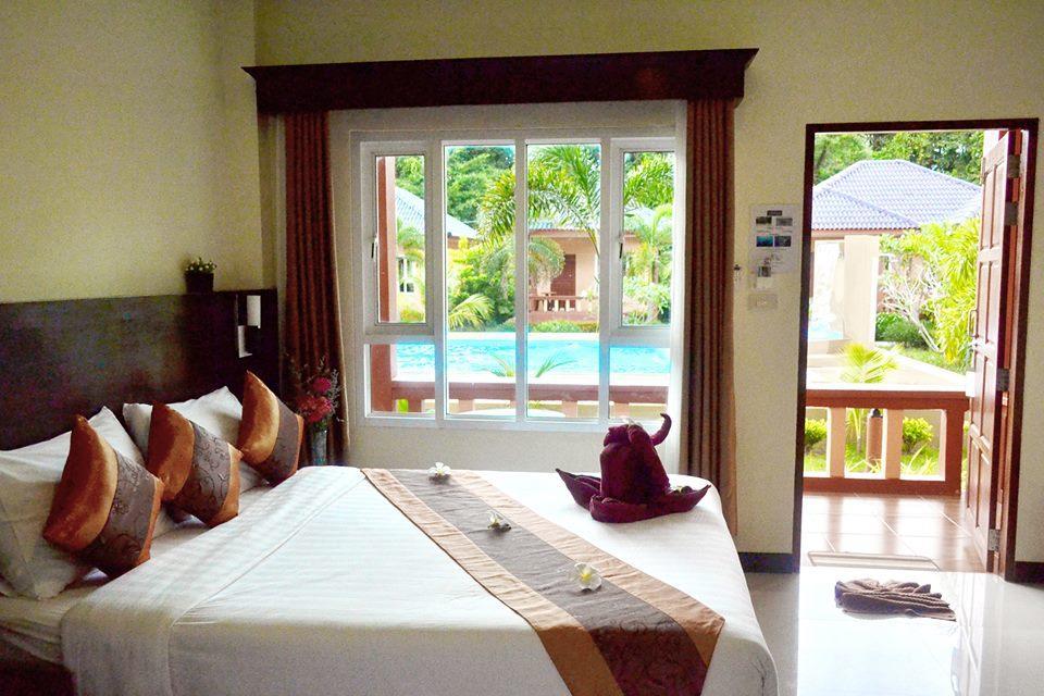 Deluxe Pool View Room