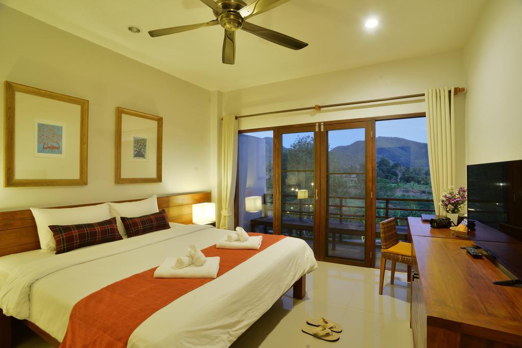 Deluxe Double with Mountain View