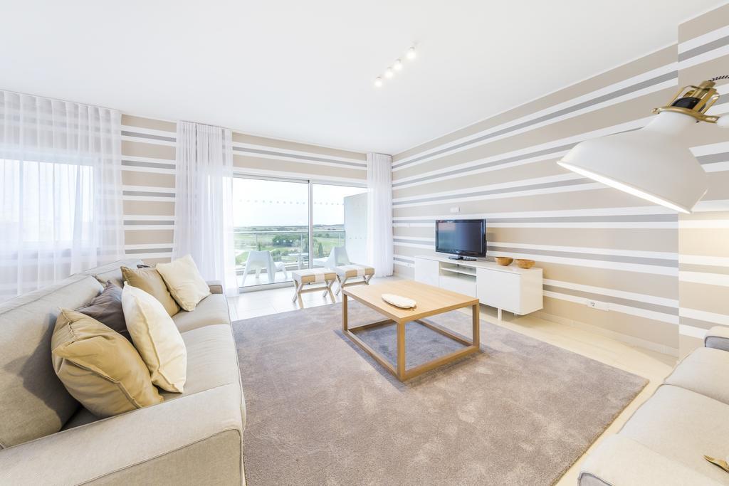 Deluxe Two-Bedroom Apartment,712953760:JPEG