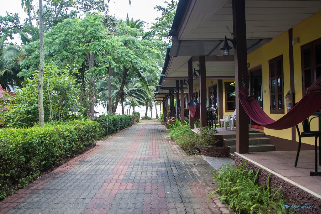 Bungalow Garden View
