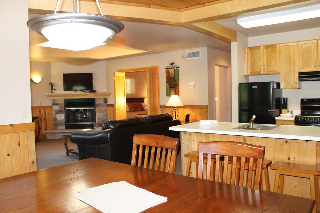 Premium One-Bedroom Chalet with Lake View