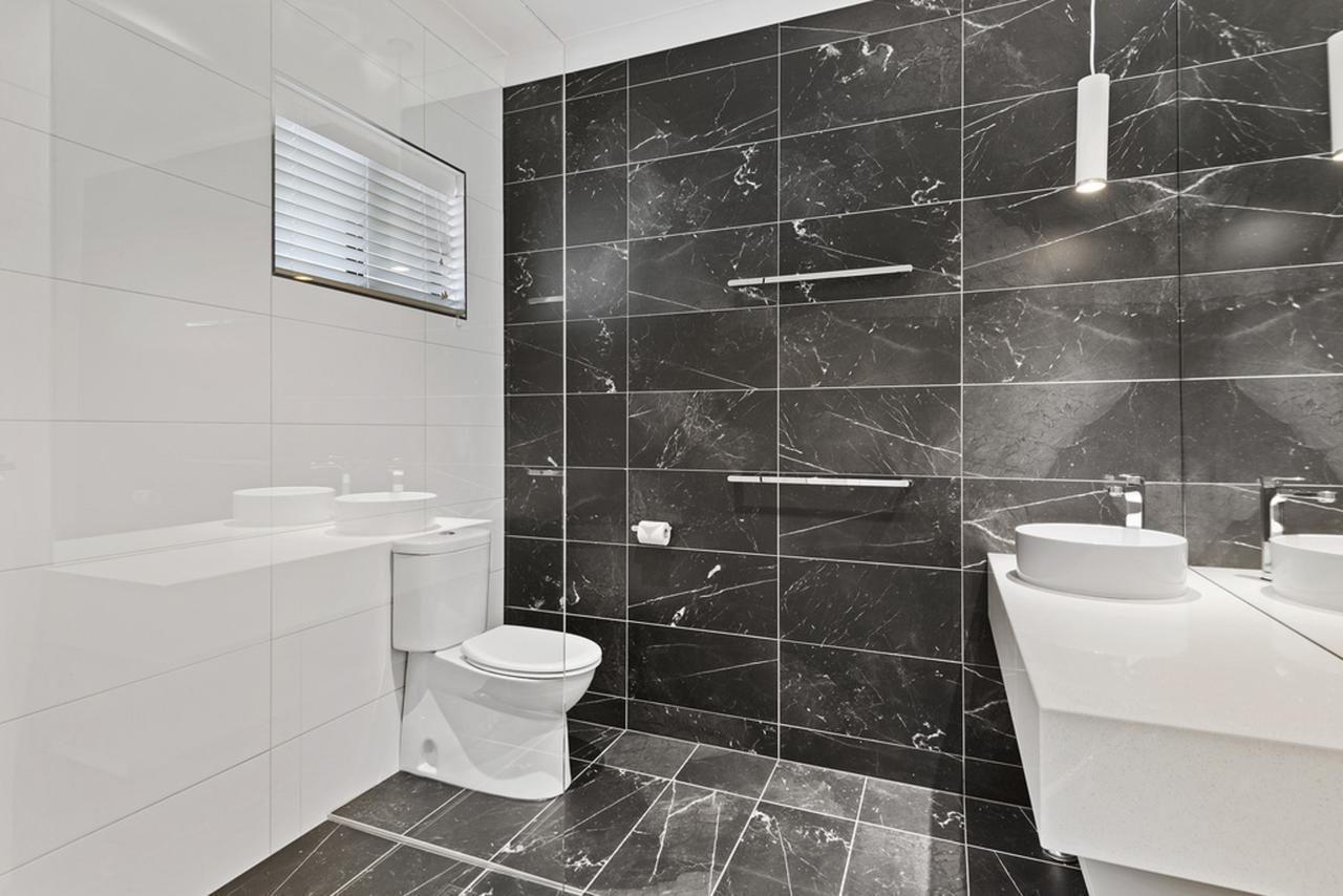 King Room with Patio - Non smoking,693610263:JPEG