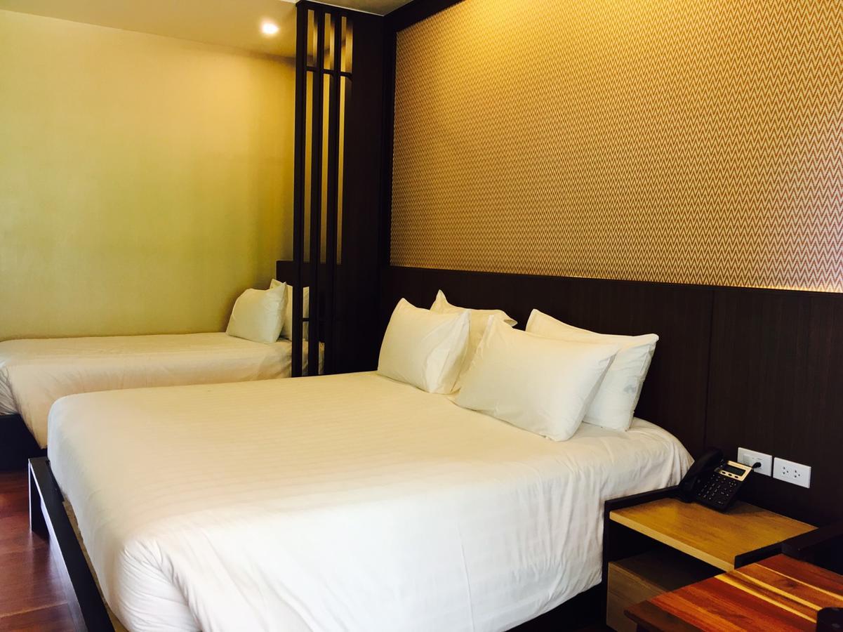 Deluxe Triple Room with Pool Access