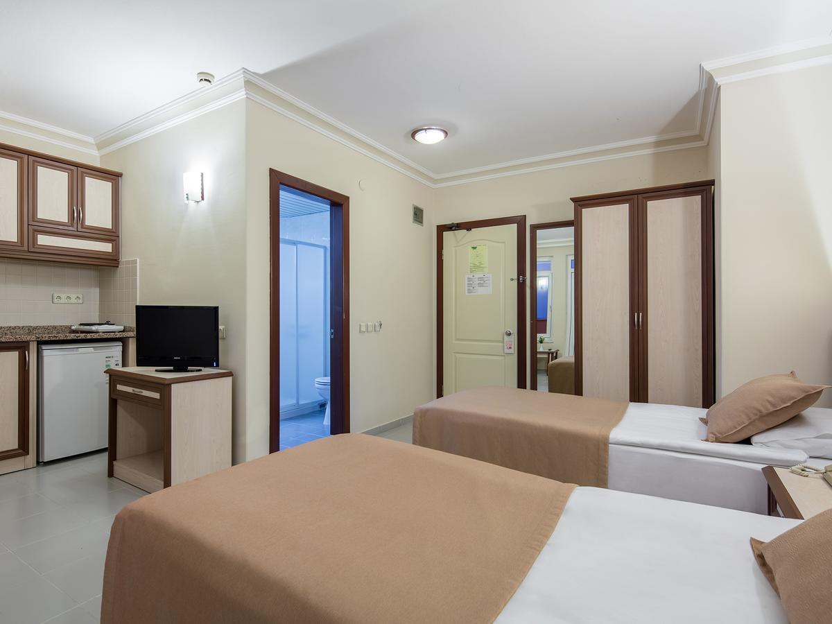 Studio with Balcony,526202022:JPEG