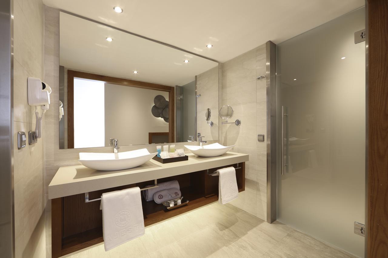 Sky View Suite (Roof Top with Outdoor Hot Tub )Free WiFi,1589254711:JPEG
