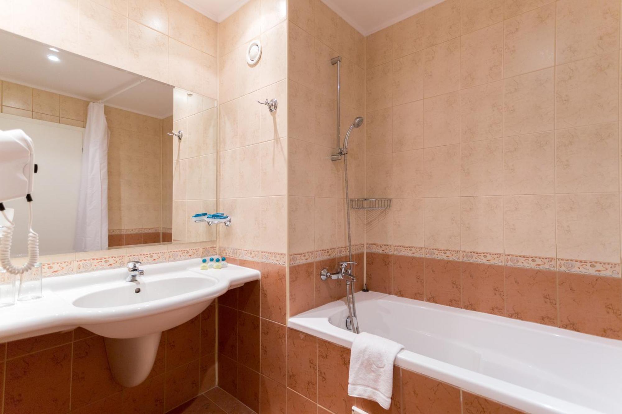 Premium Twin Room with Sea View (2 Adults + 2 Children)