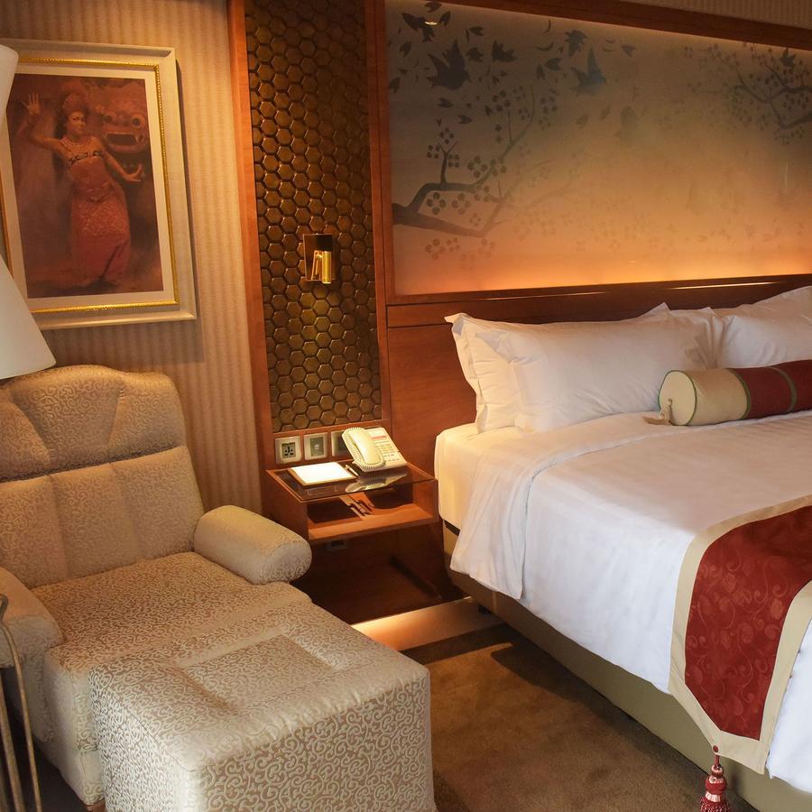 Deluxe Premium King Room with Pool Access & Outdoor Tub,914557972:JPEG