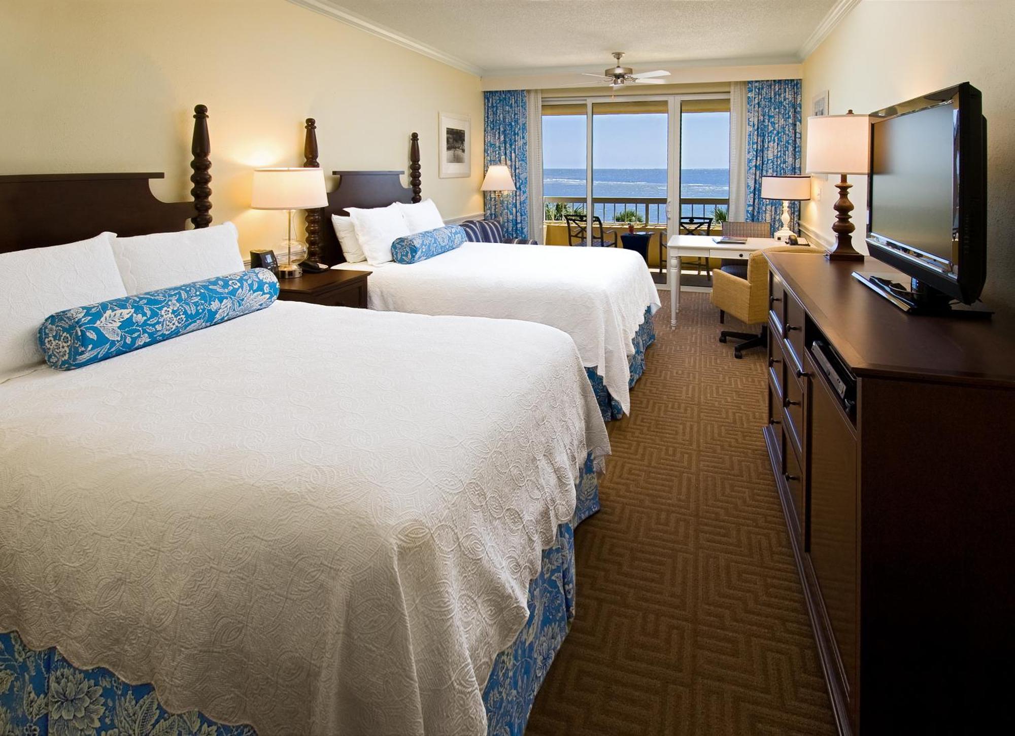 Queen Room Two Queen Beds Oceanfront,703639339:JPEG