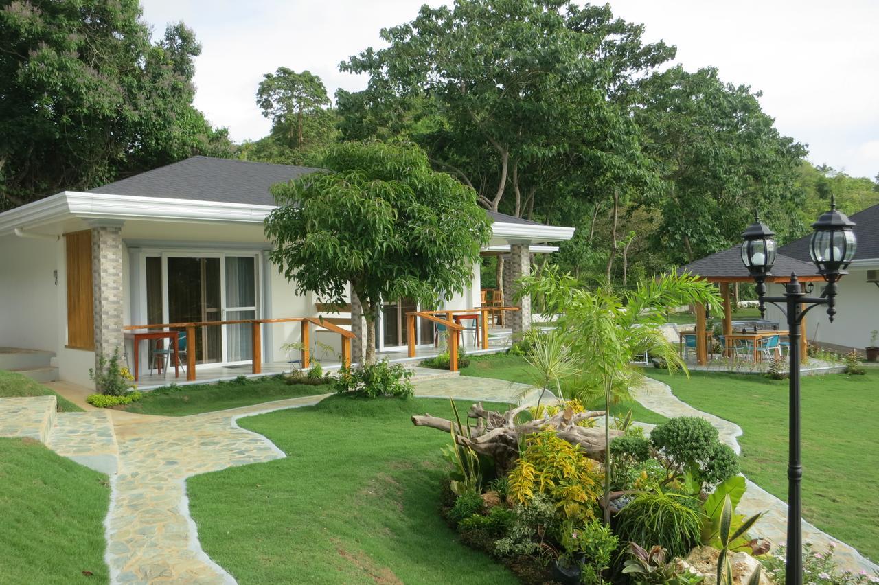 Bungalow with Garden View