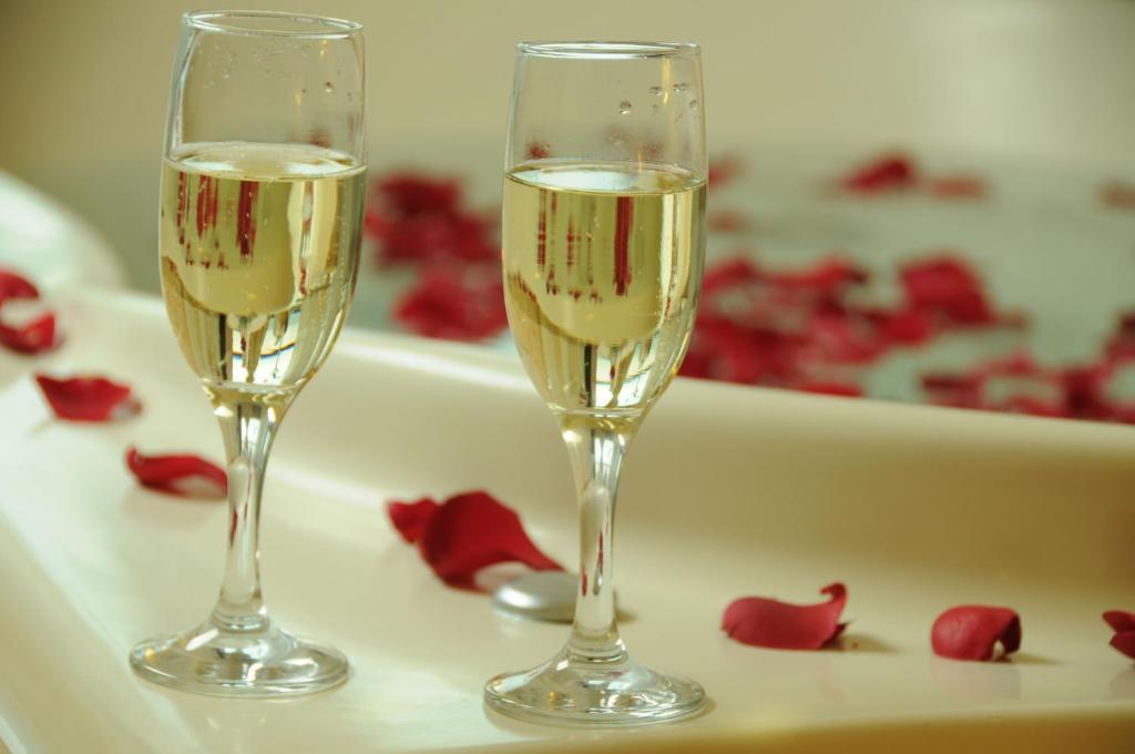 Crown Club Room - Two Adults,156335145:JPEG