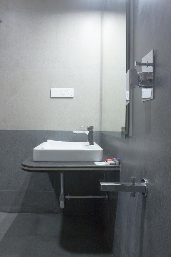 Suite,630971784:JPEG