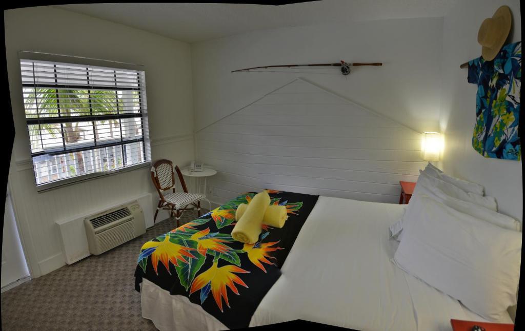 Quarto com Cama Queen-size e Vista do Pátio - Segundo Andar