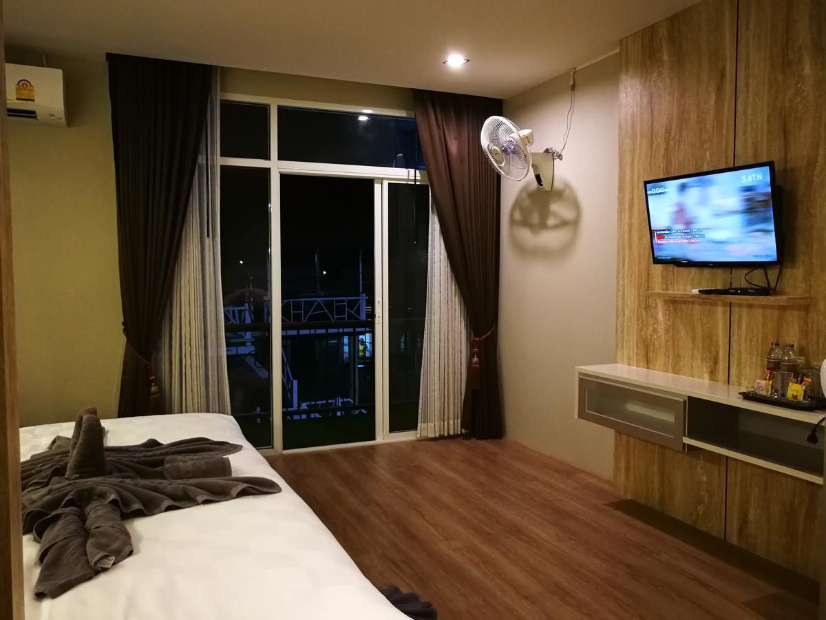 Bilik Deluxe Double atau Twin dengan Balkoni dan Pemandangan Bandar