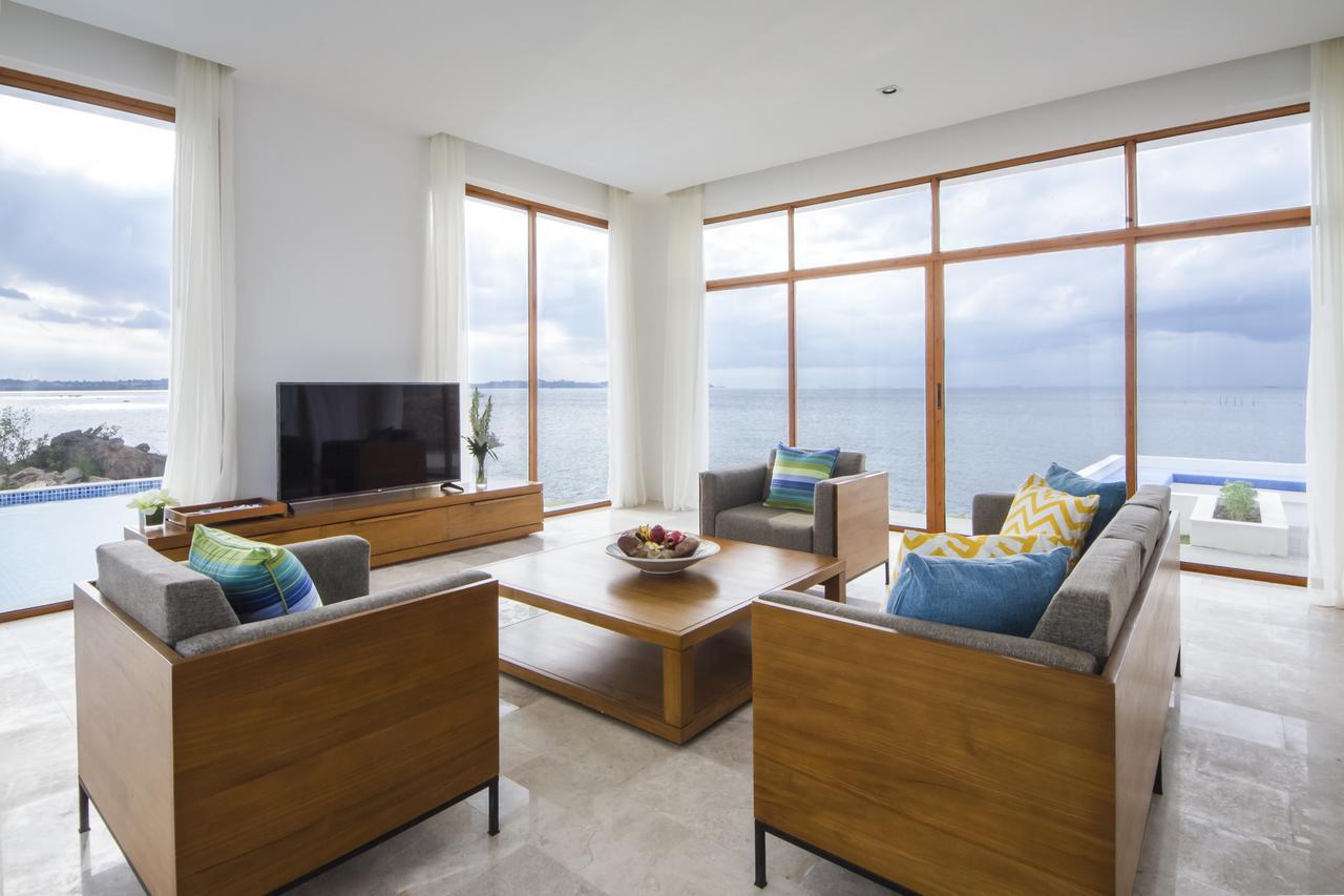 Premier Five-Bedroom Seafront Residence