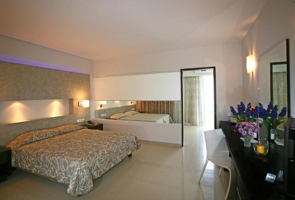 Family Room,123142750:JPEG