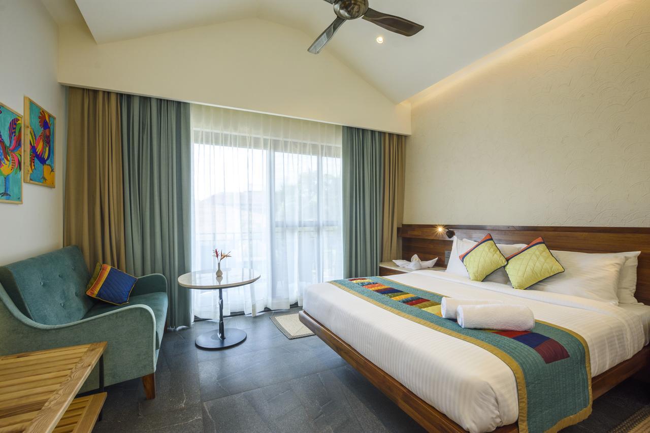 Superior Double Room -  15% Food & Soft Beverages discount on A-la-carte -  Happy Hours 2 + 1 on House Brand Liquor between 11 AM to 5 PM (till 30th Sep)