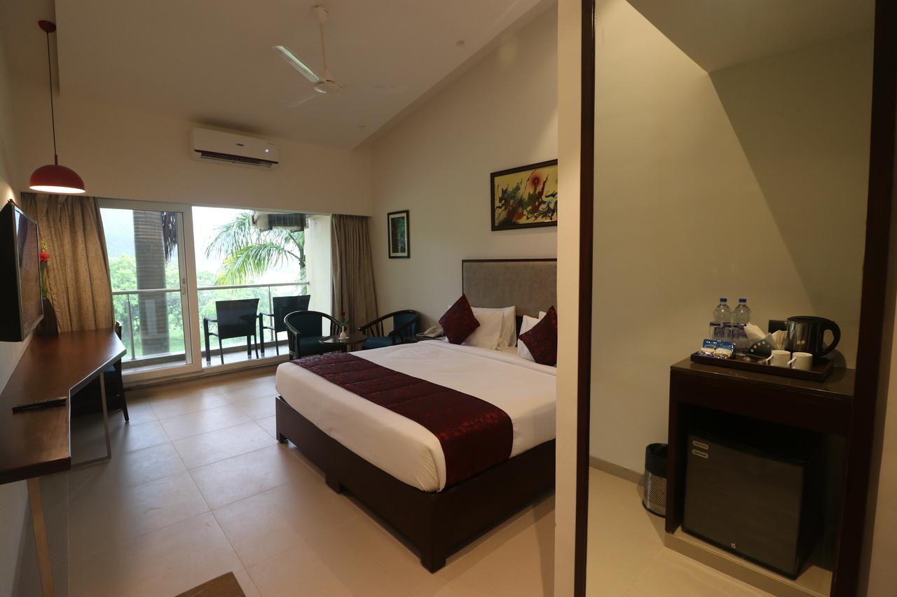 Mountain View Queen Room with Balcony