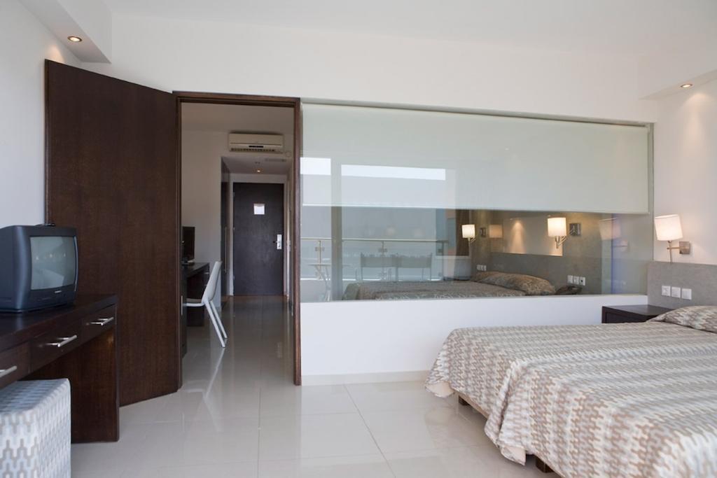 Family Room,1029125788:JPEG