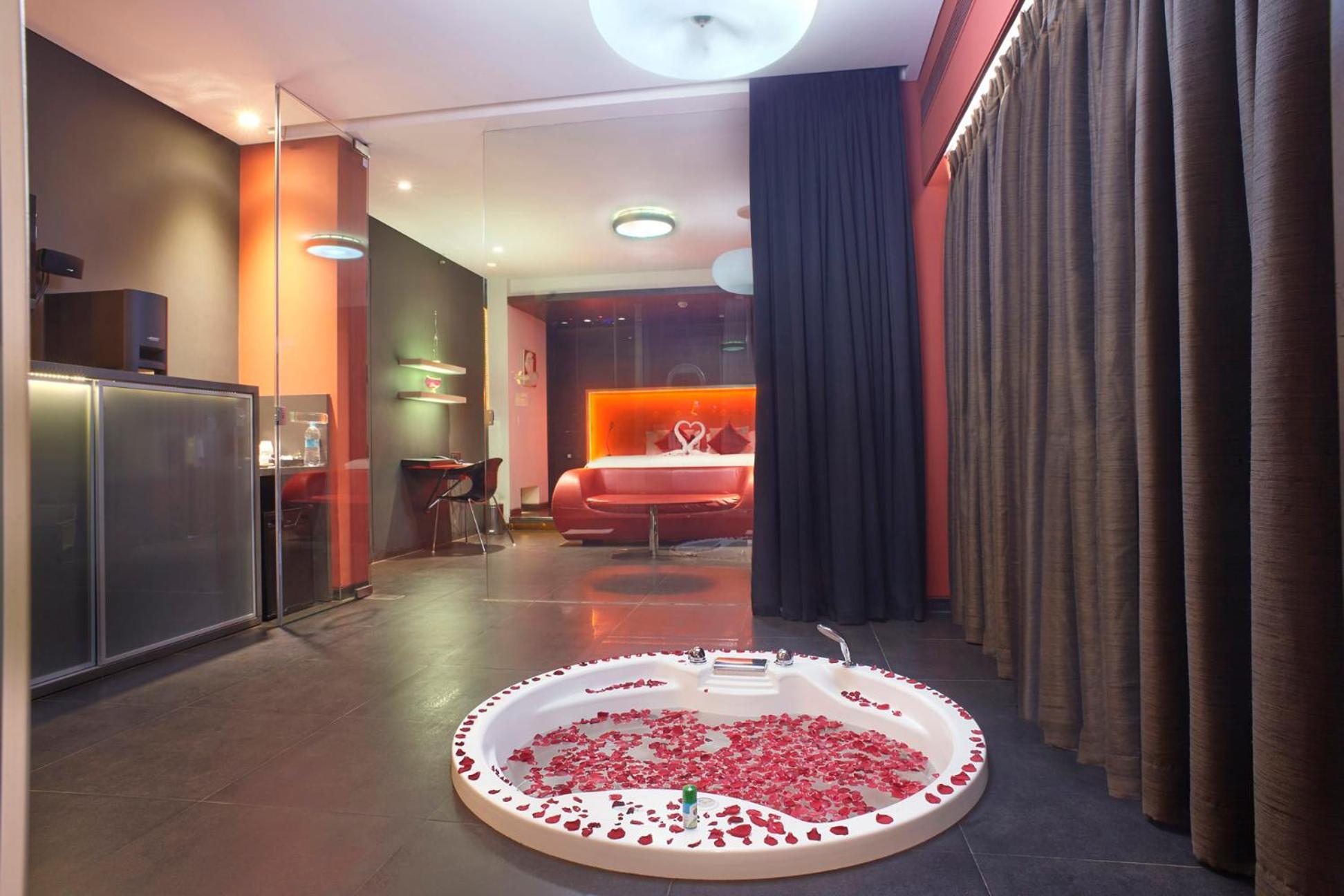 King Room Jacuzzi,805991895:JPEG