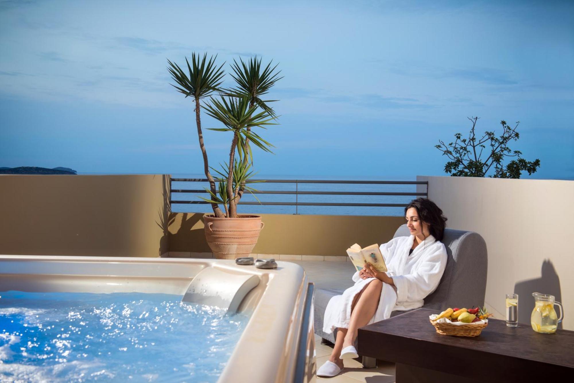 Suite Junior Superior con vistas al mar y bañera de hidromasaje