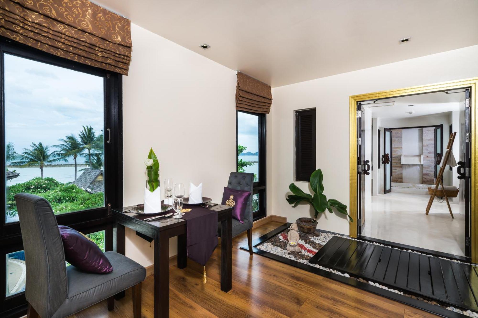 Deluxe Suite with Sea View with One-Way Airport Transfer
