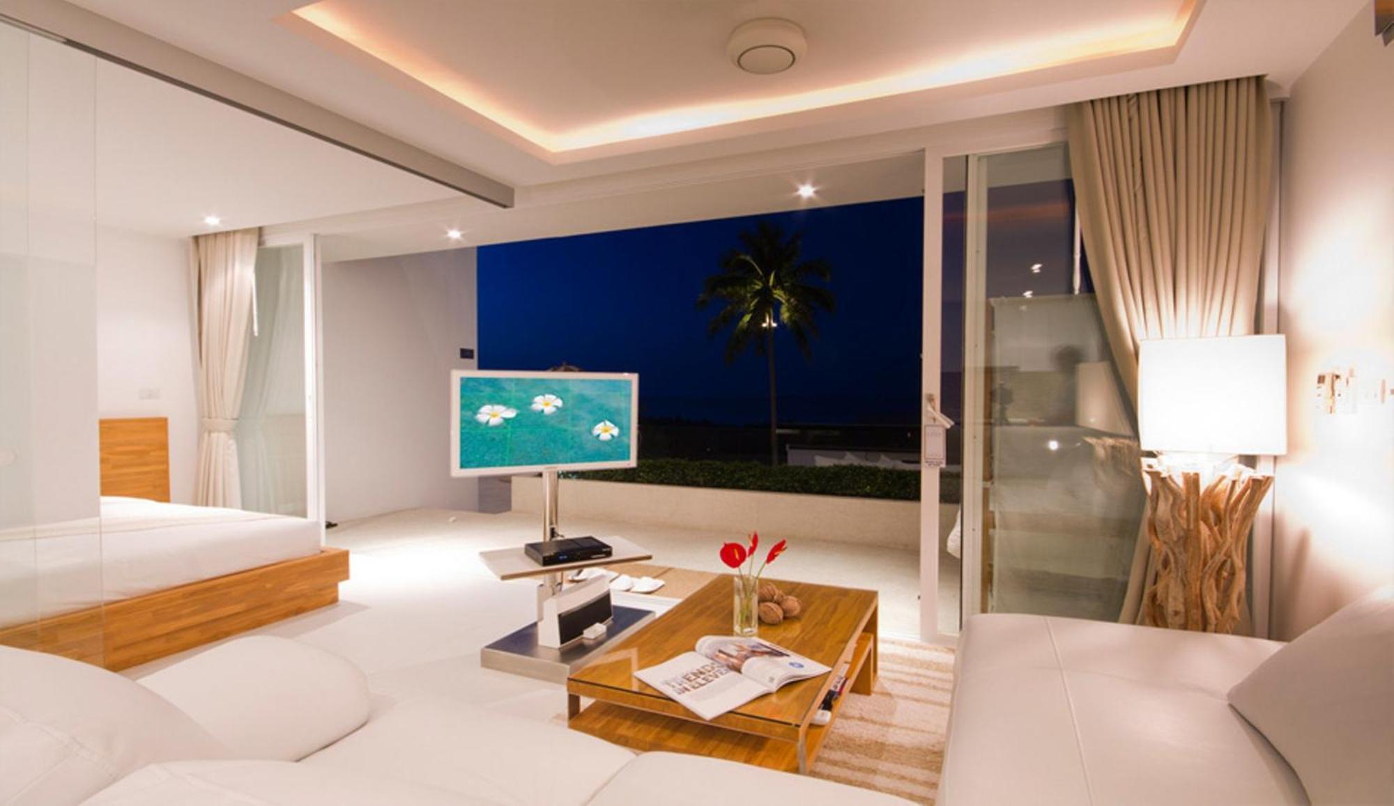 One-Bedroom Suite Pool Access