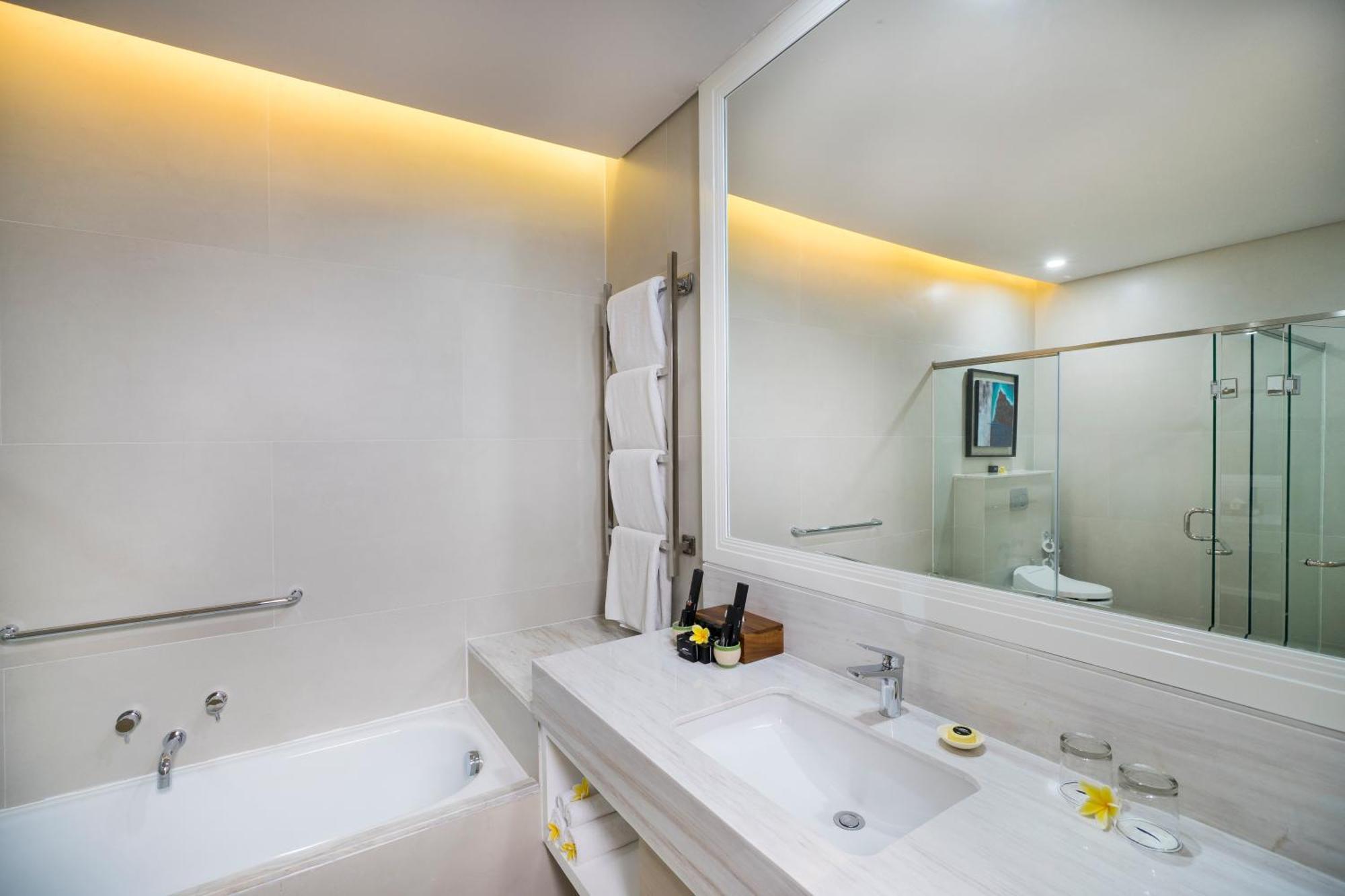 Three-Bedroom Apartment,737388121:JPEG