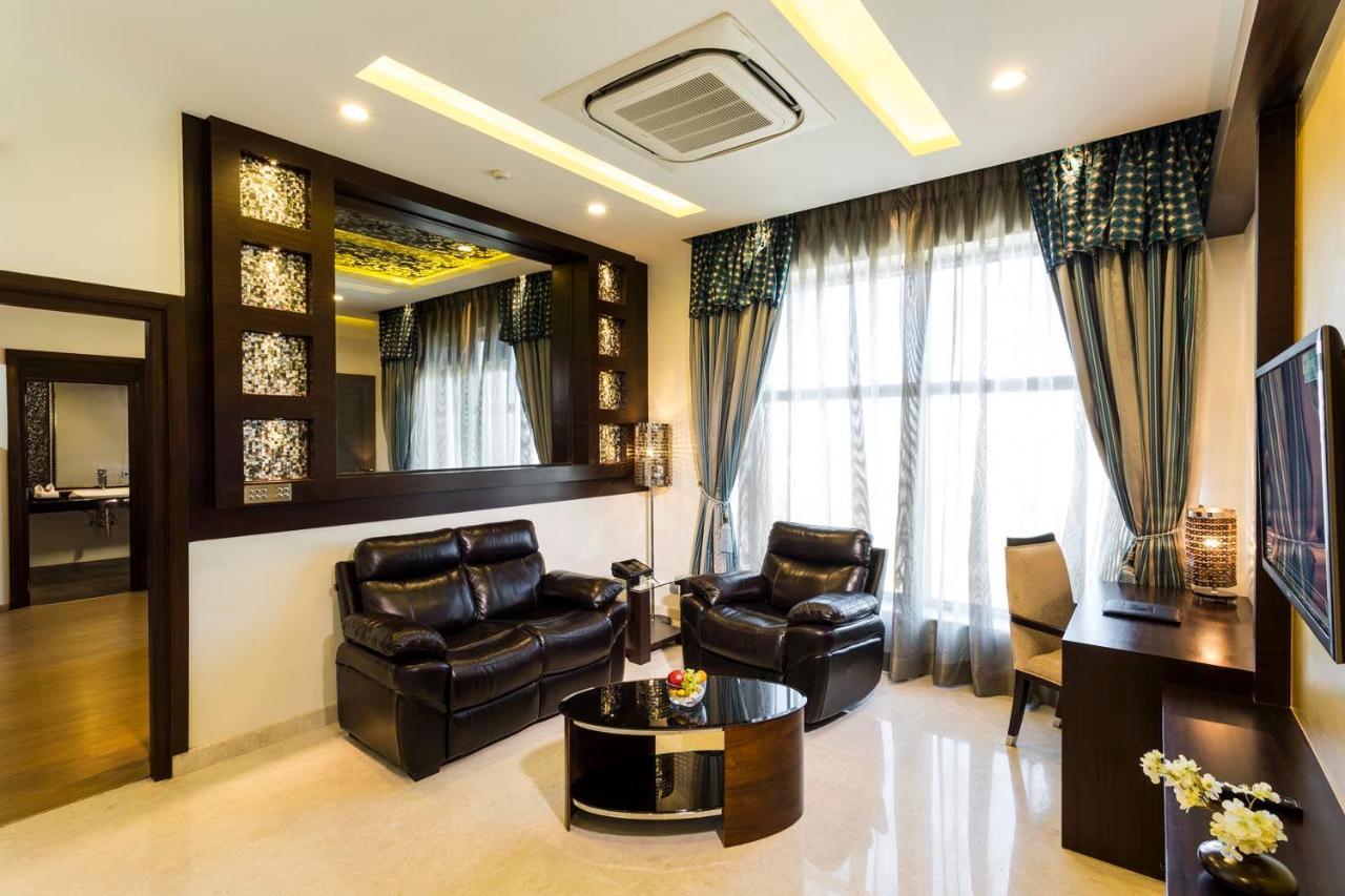 Deluxe Suite with One way Airport transfer,15% Discount on Food and Soft Beverage and Spa,750157040:JPEG