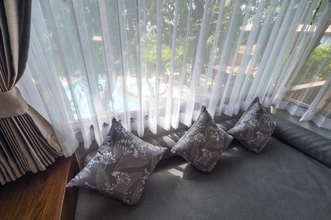 Grand Deluxe Family,753350093:JPEG