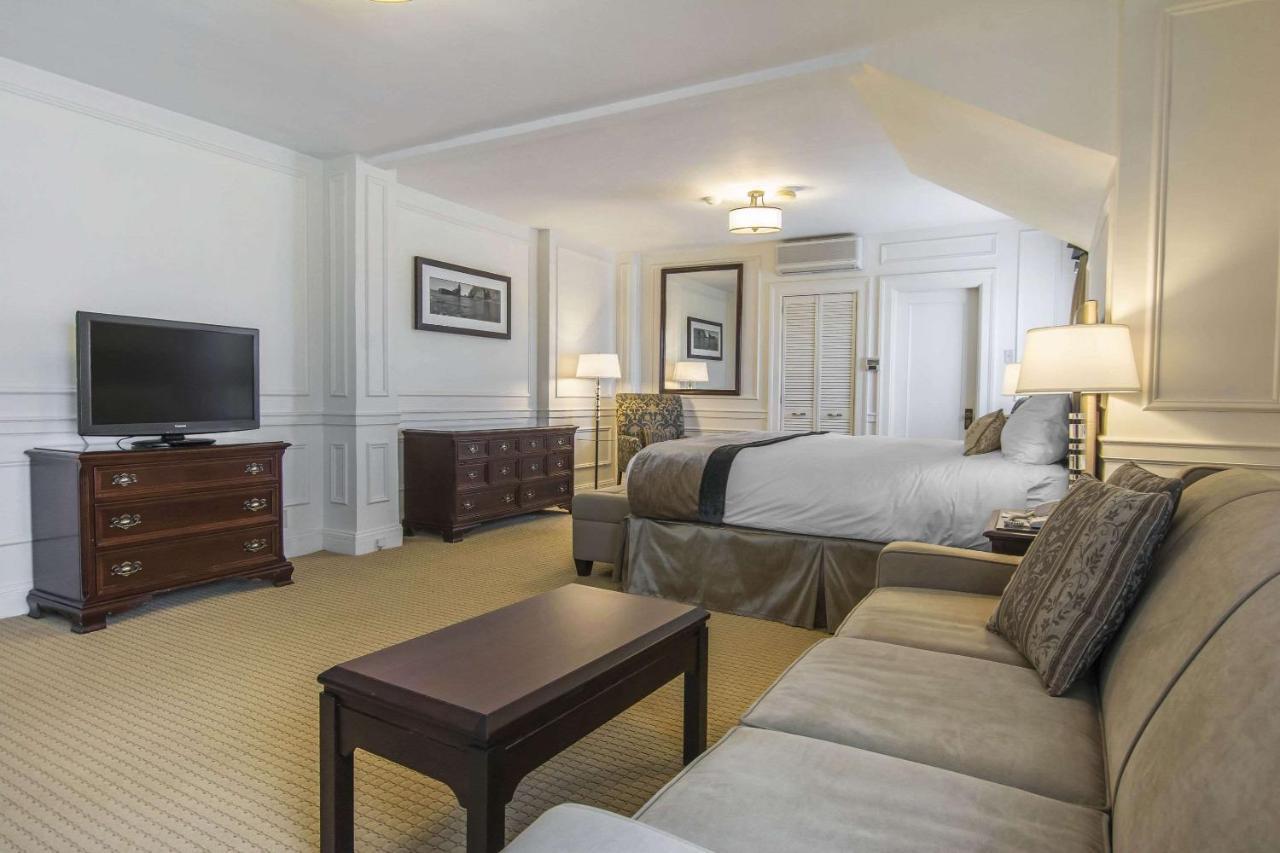 King Suite with Bay View - Non-Smoking