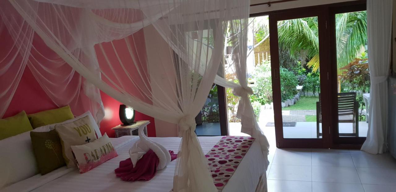 Bungalow with Patio,761999650:JPEG