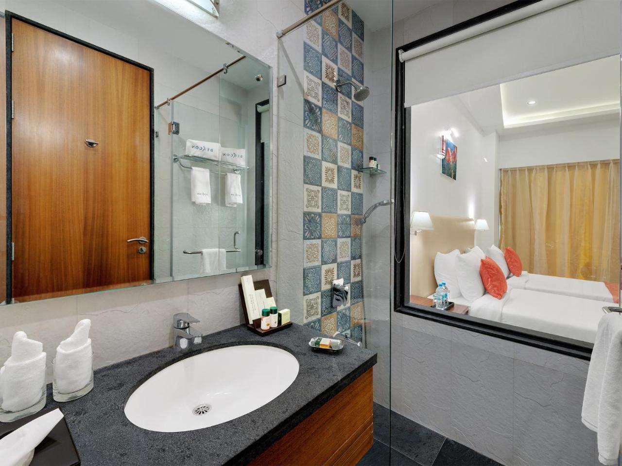 Executive Room with balcony and mountain view