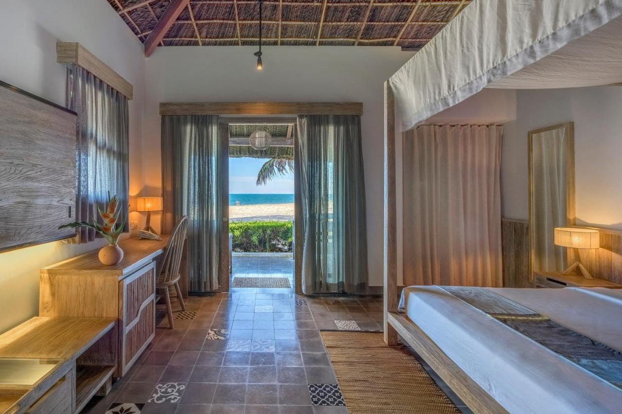 Beach Front Bungalow,1559602393:JPEG
