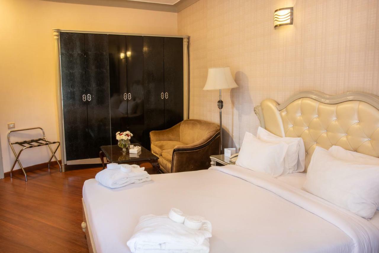 Deluxe Room First Floor-Pool Front