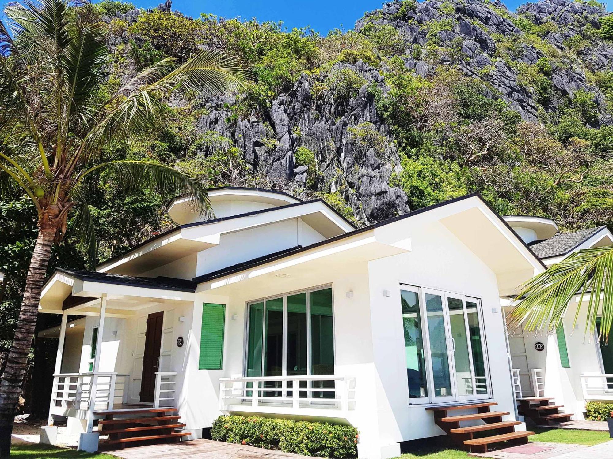 Beach Front Villa with Panoramic Ocean View,1043311705:JPEG