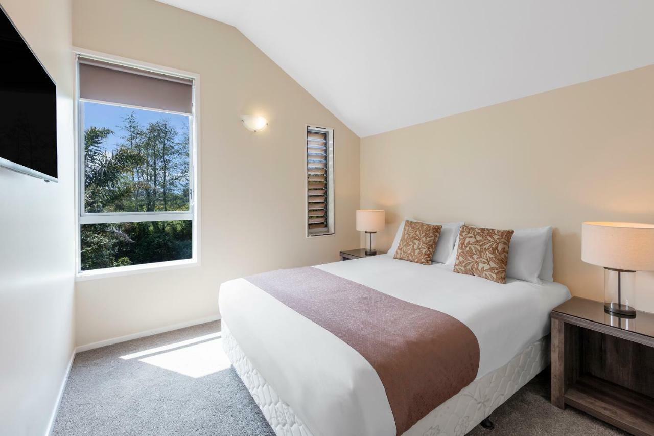 Executive Three Bedroom Chalet with Lake View