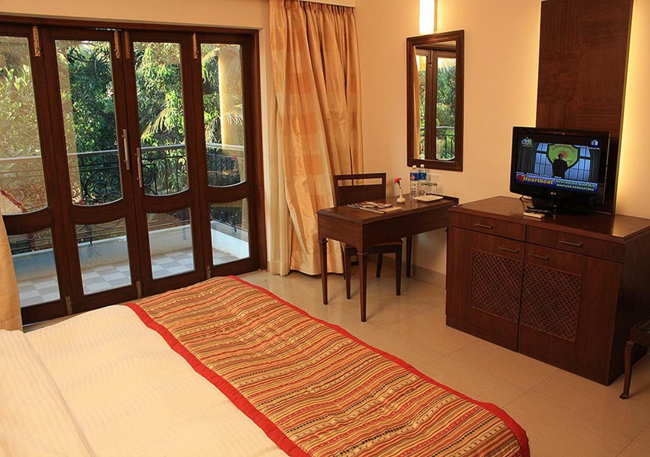 Deluxe Double Room (2 Adults + 1 Child),816459128:JPEG