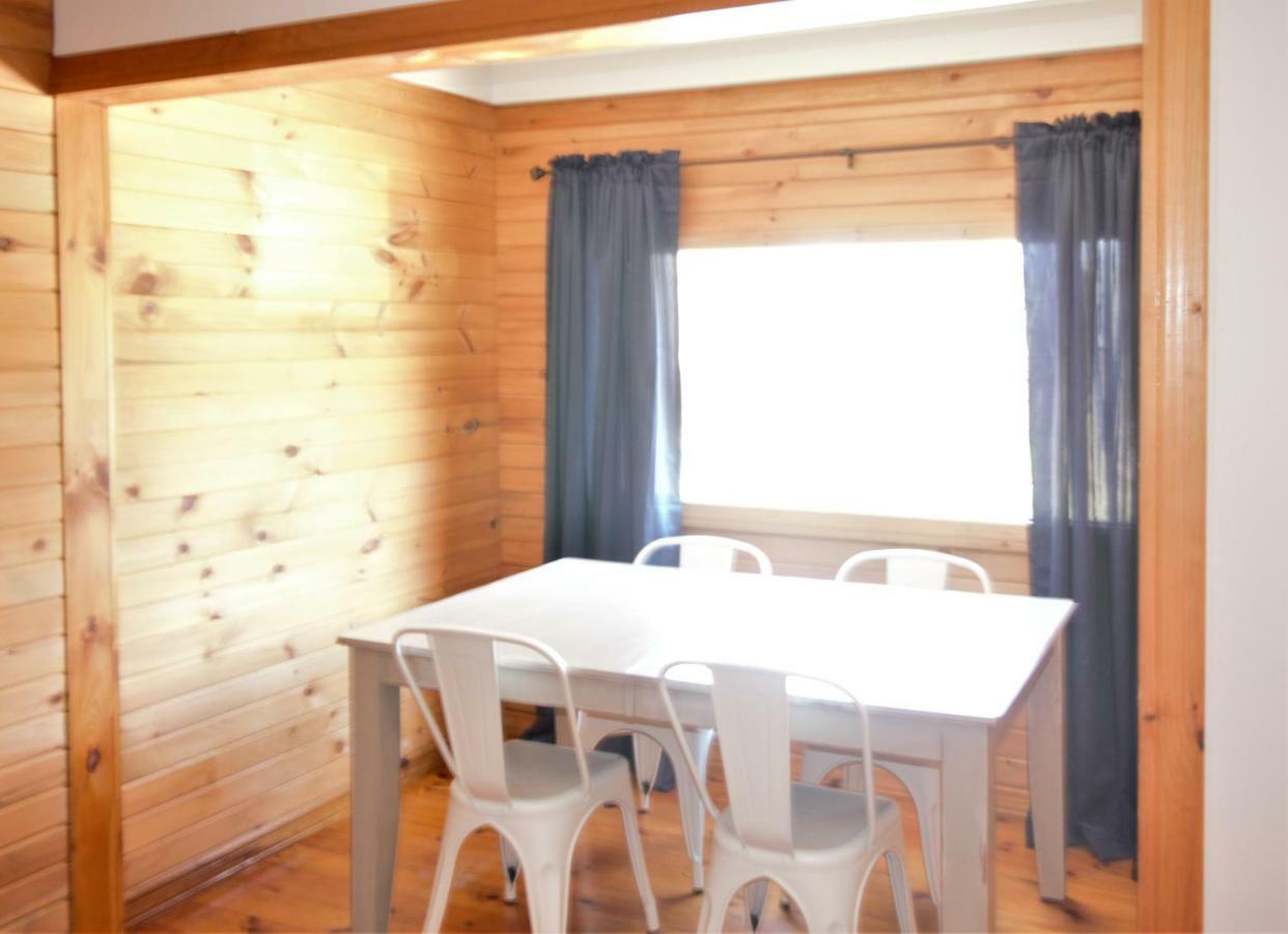 Two-Bedroom Cottage with Lake View