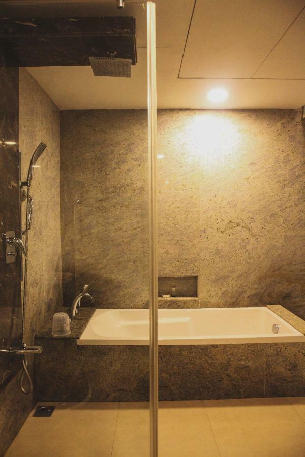 SeleQtions Suite Sea View Queen bed,1683815841:JPEG