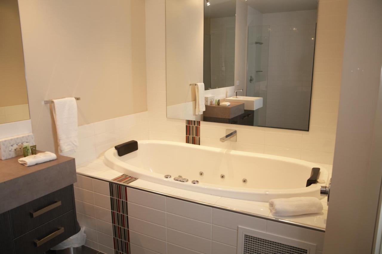 Luxury Three-Bedroom Villa,917225128:JPEG