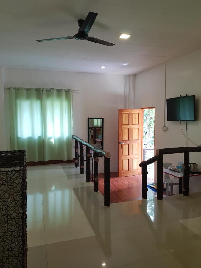 Family Room,1039933099:JPEG